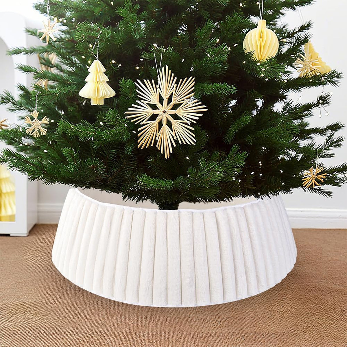 PUCACHI Christmas Tree Collar,Rustic White Luxury Plush Faux Fur AdjustableTree Ring with Stripe Textured Pattern,23-28in Boho Tree Collar Fits for a 4 - 6 Ft Christmas Tree Decor